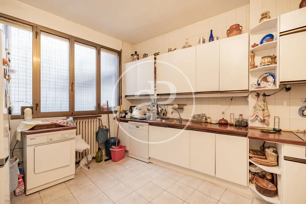 Cuisine - Luxury Apartment with High Ceilings in Madrid
