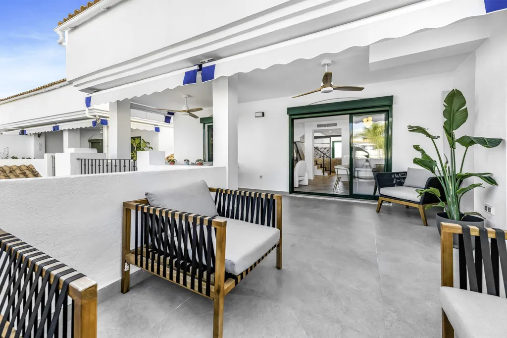 Terrasse - Renovated Duplex with Sea View in San Pedro