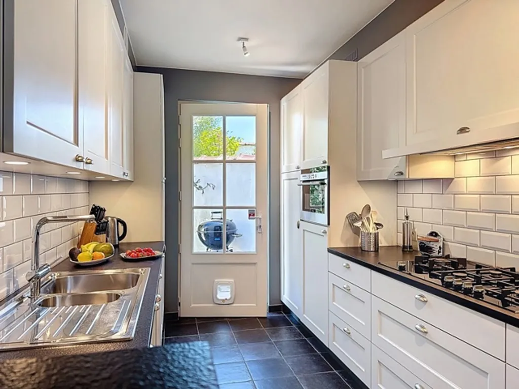 Kitchen - Charmant House with Garden near Uccle