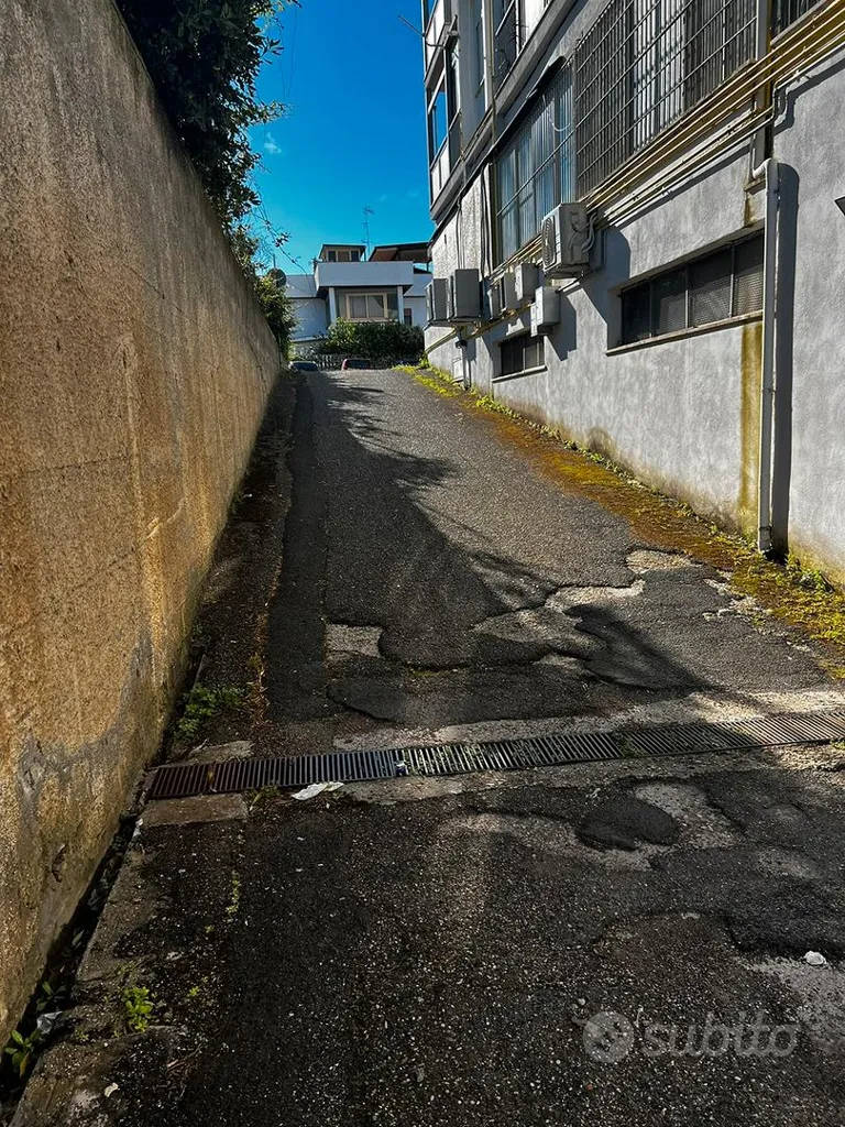 Extérieur - Well-Ventilated Box Garage in Ponente Bay