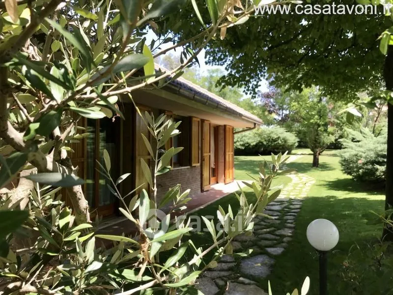 Aed - Semi-Independent Villa with Garden in Ancona