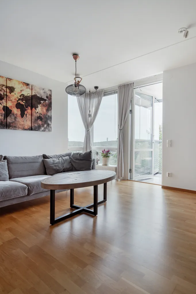 Elutuba - Apartment with South-West Balcony in Tuve