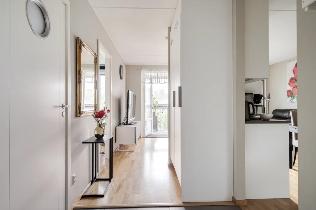 Ingresso - Efficient Two-Bedroom Flat with South-Facing Balcony in Gothenburg