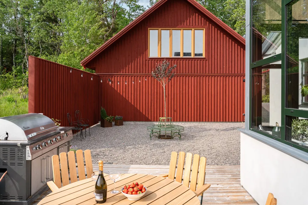 Terrass - Modern Farmhouse with Pool near Norrköping