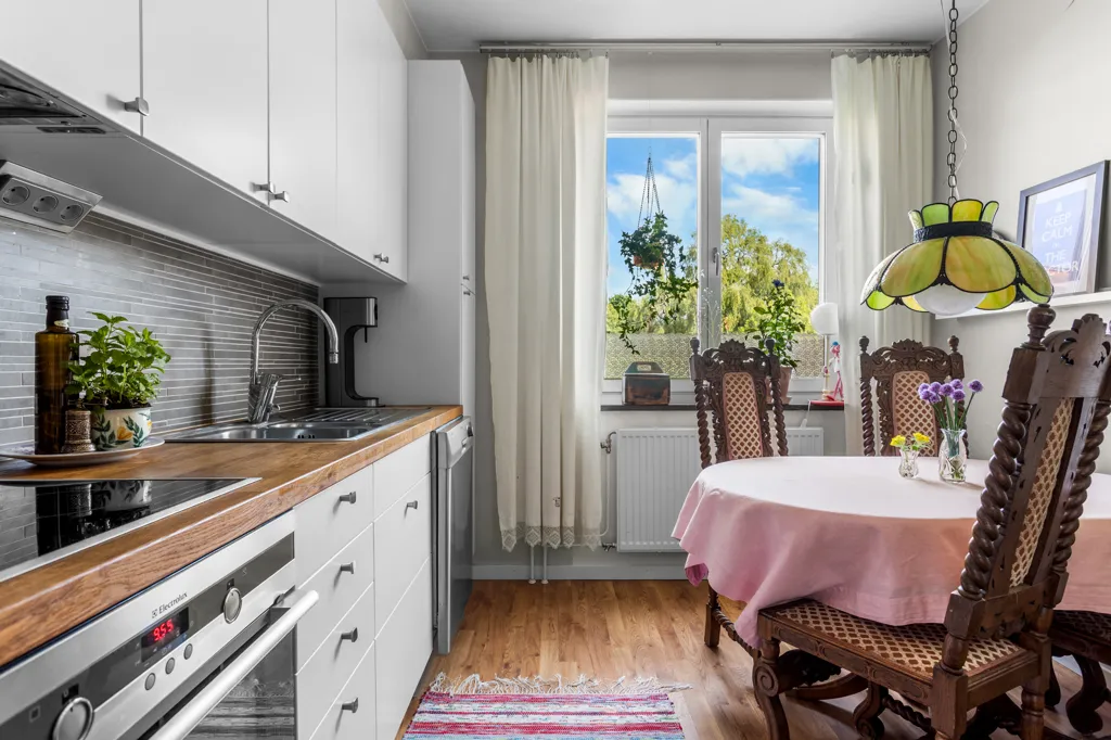 Dining Room - Apartment with Balcony on Skälbyvägen