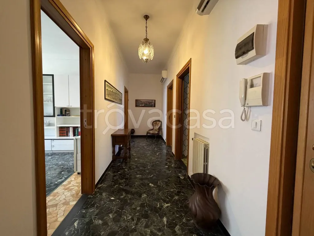 hallway_entrance
