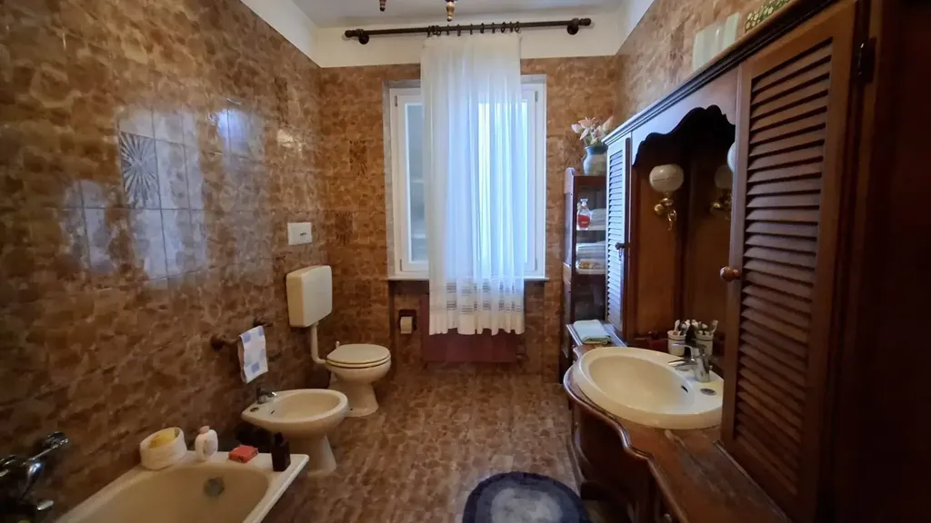 Salles de bain - Villa with Garden in Gossolengo Centre
