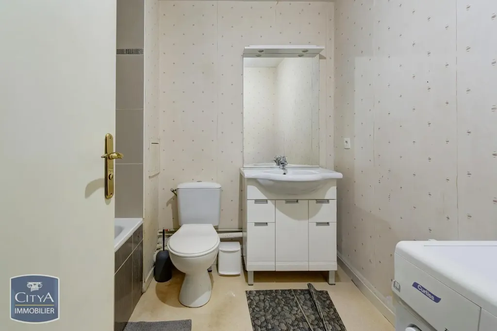 Bagni - Two-Bedroom Flat in Épernay