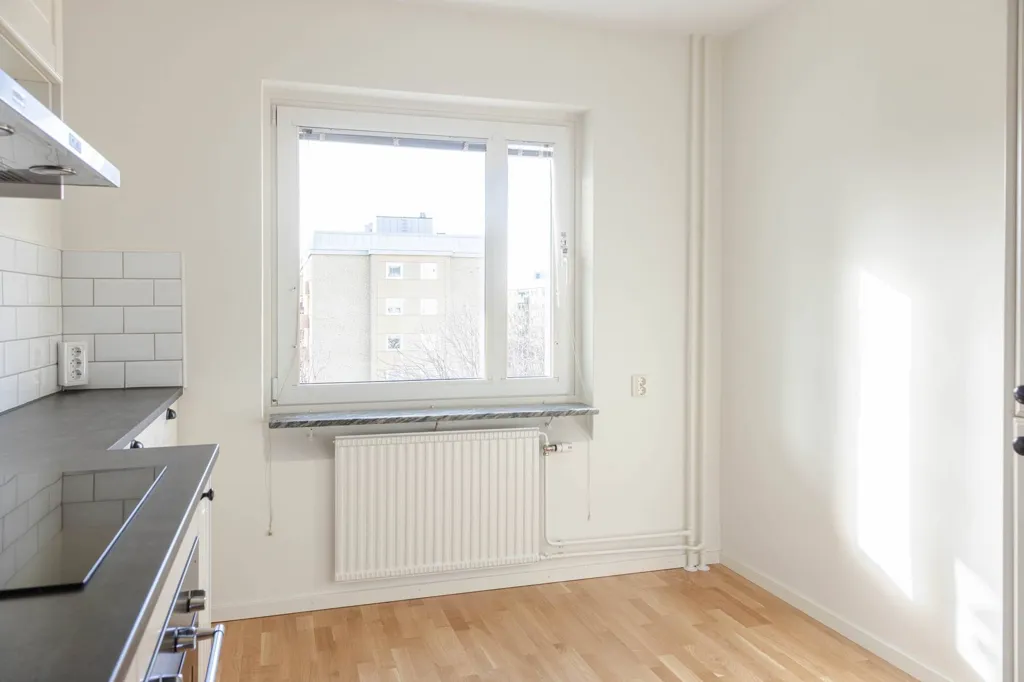 Modern Flat with South-Facing Balcony in Norr