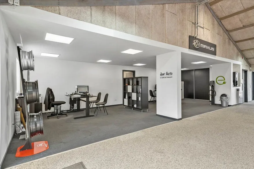 Garaaž - Retail Unit with Extensive Outdoor Space in Fibernet