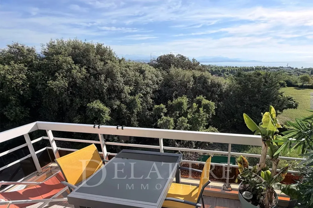 Terrasse - Appartement en Dernier Étage avec Vue Mer à Antibes