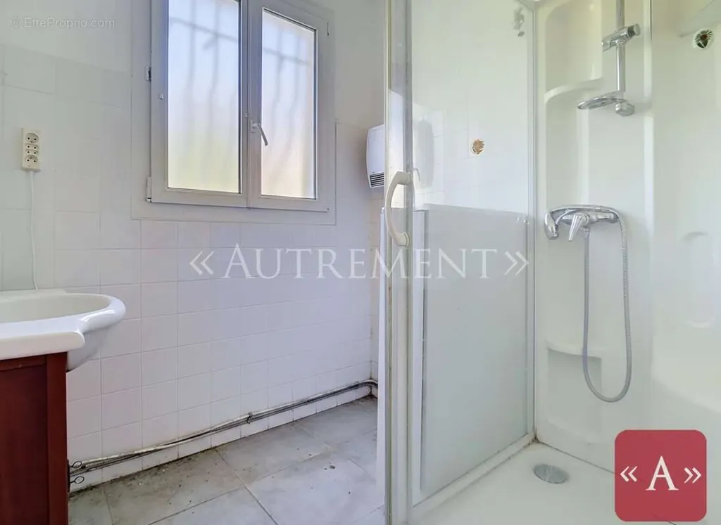 Salles de bain - Villa au Calme avec Garage à Saint-Sulpice