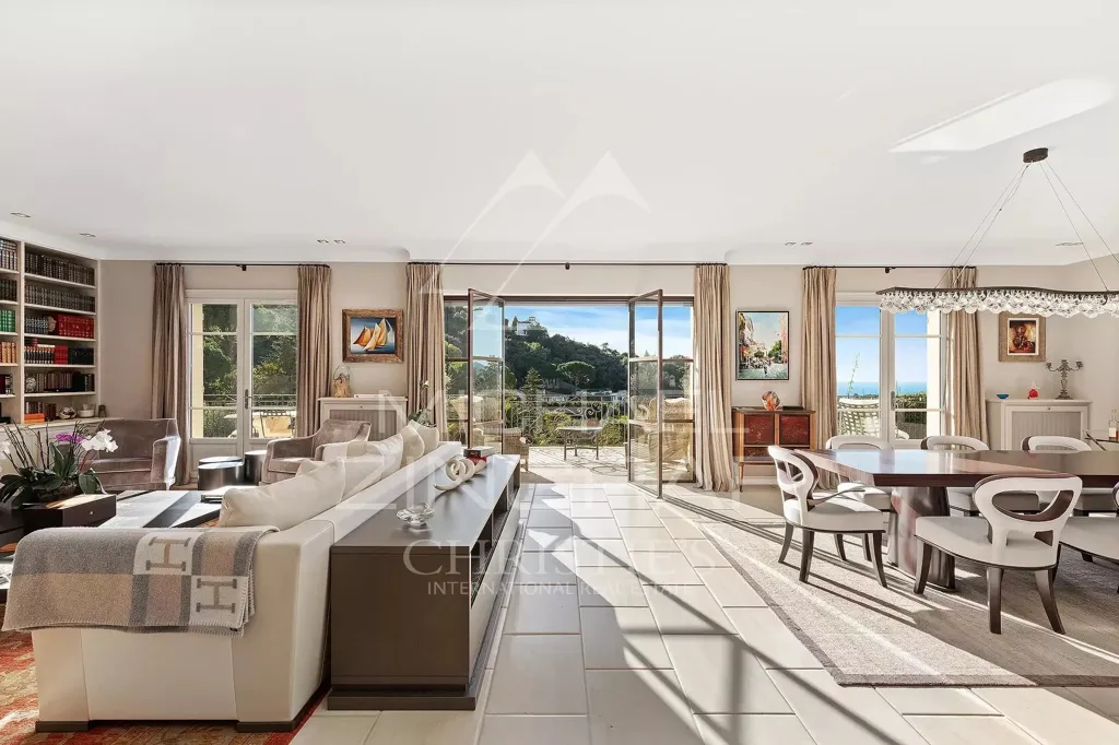 Dining Room - Tuscan-Style Villa with Sea View in Cannes