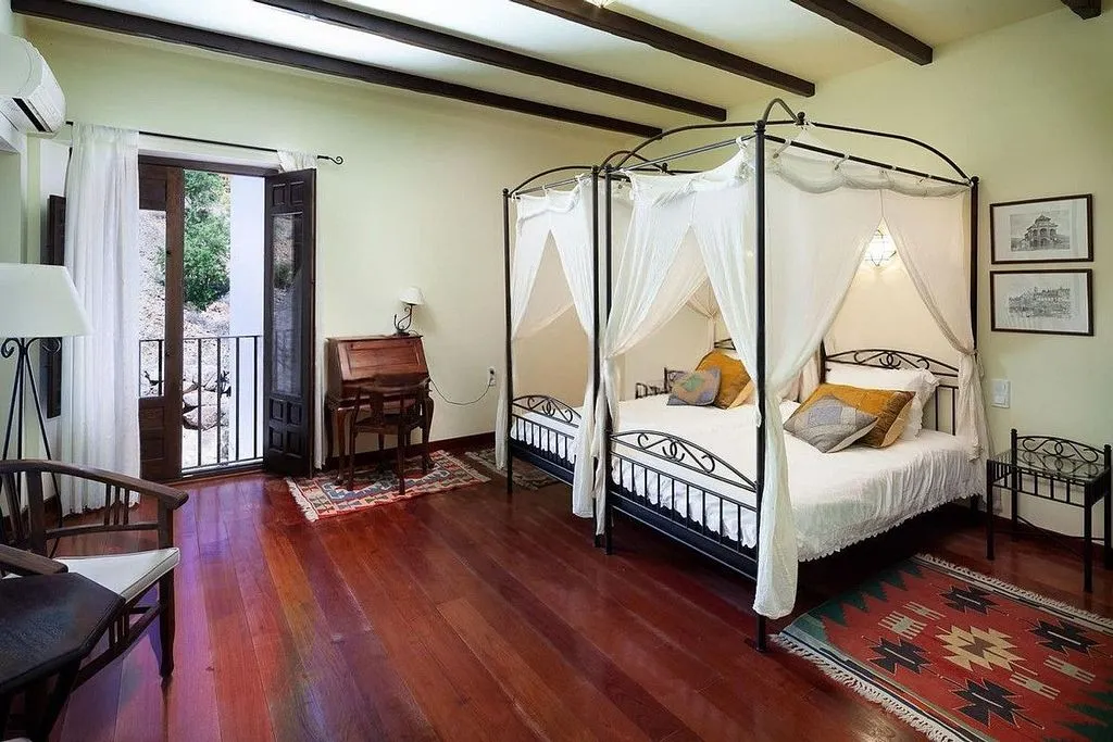 Bedrooms - Andalusian Cortijo with Pool in Almogía