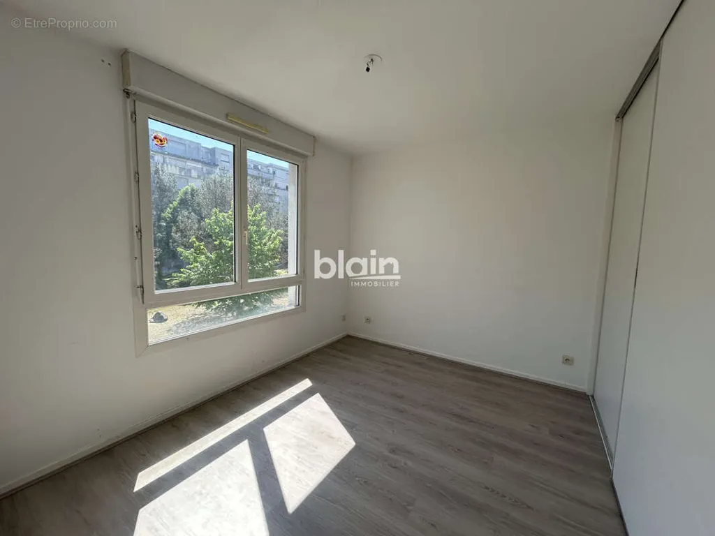 Pièces - Appartement T2 avec Terrasse à Grenoble