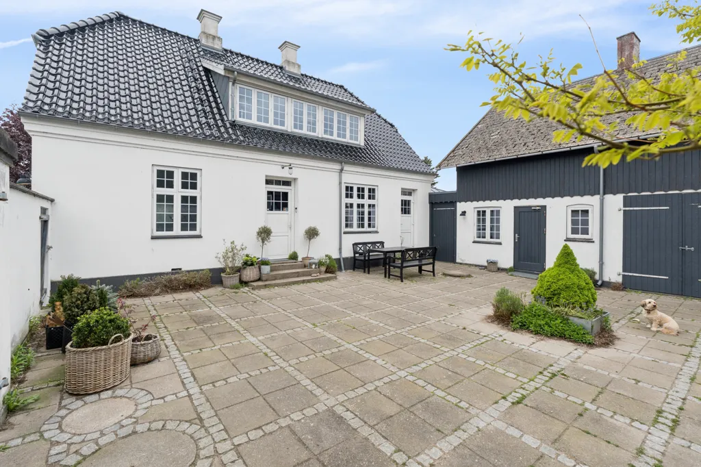 Jardin - Patrician Villa with Equestrian Facilities in Strøby