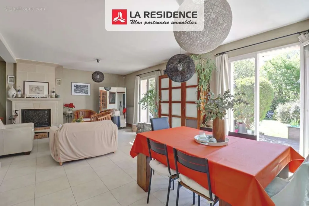 6-room house in Verneuil-Sur-Seine