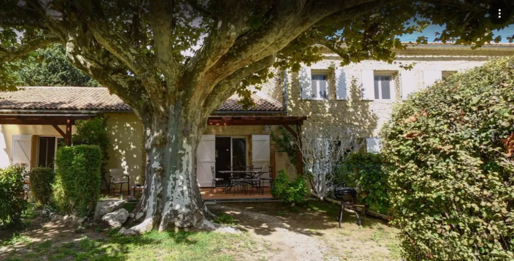 Extérieur - Propriété de Charme avec Piscine au Pied du Luberon