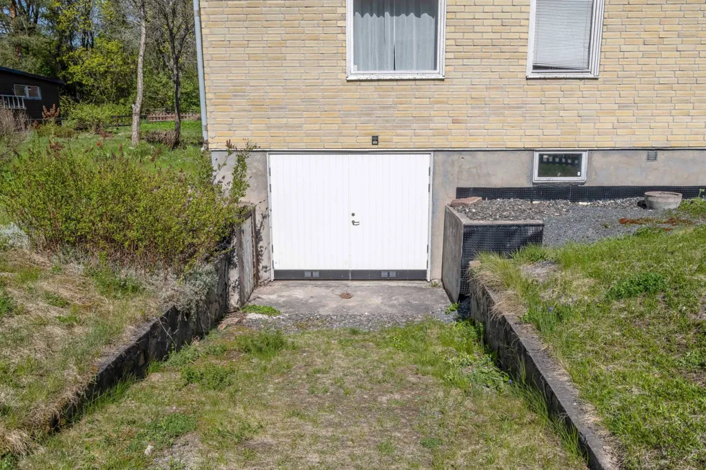 Extérieur - 1.5-Storey Villa with Corner Plot in Gimo