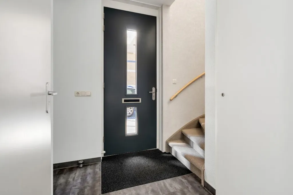 Esik - Estate-Ready House with Garden in Enschede