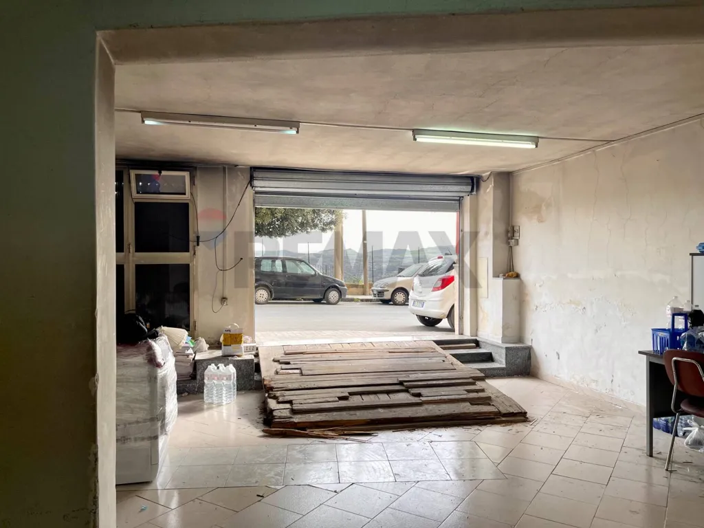 Garage - Garage/Storage in Mineo with Multiple Entrances