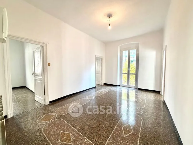 Pièces - Apartment with Balcony in Genoa's Sestri Ponente