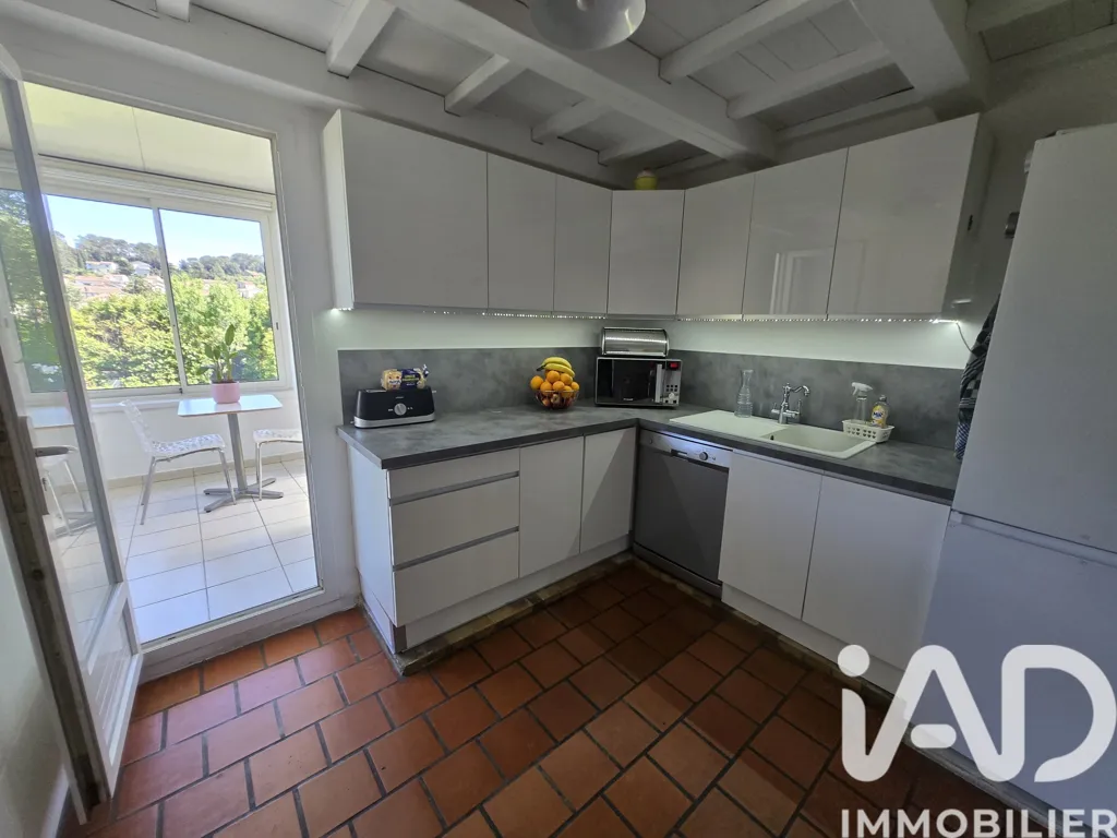 Cuisine - Maison en Pierre avec Jardin à Alès