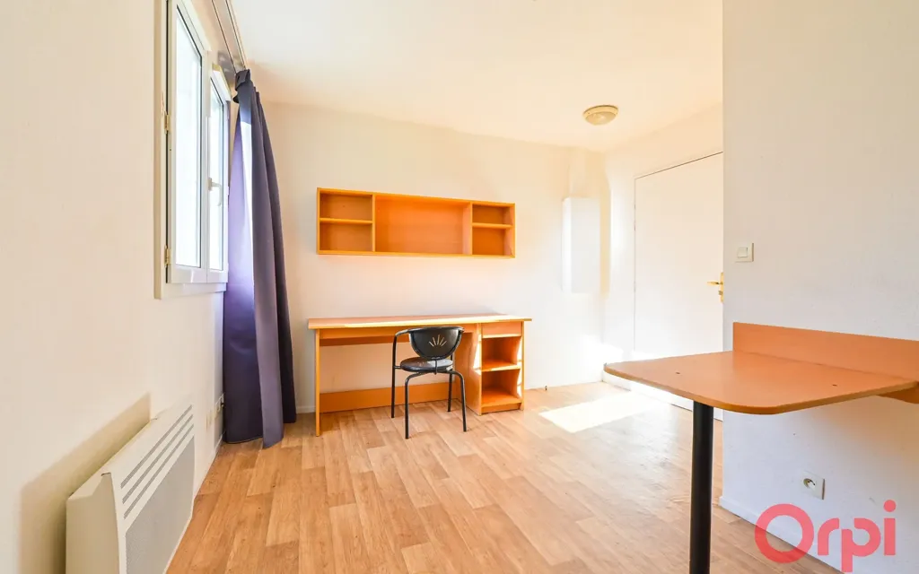 Office - Studio with Balcony in Paris 20ème