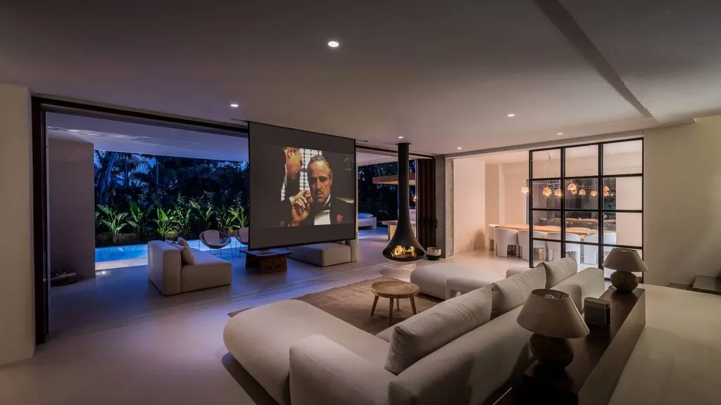 Rooms - Beachside Villa with Pool in Marbella