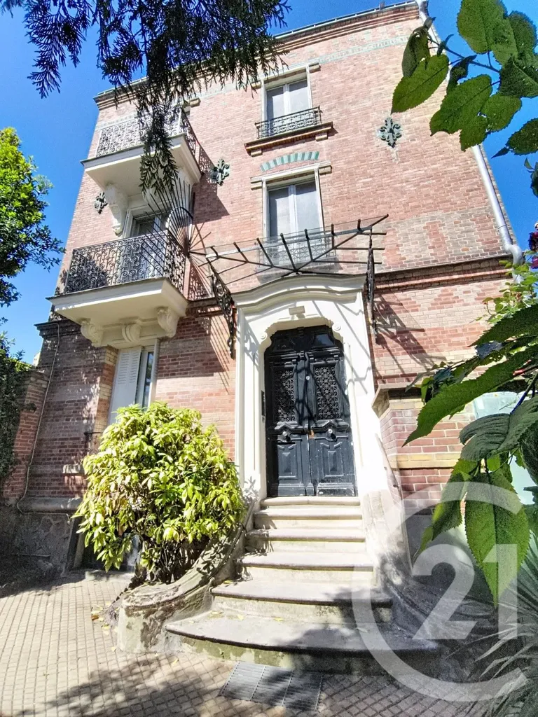Extérieur - Duplex à Rénover avec Balcon au Centre de Saint-Denis