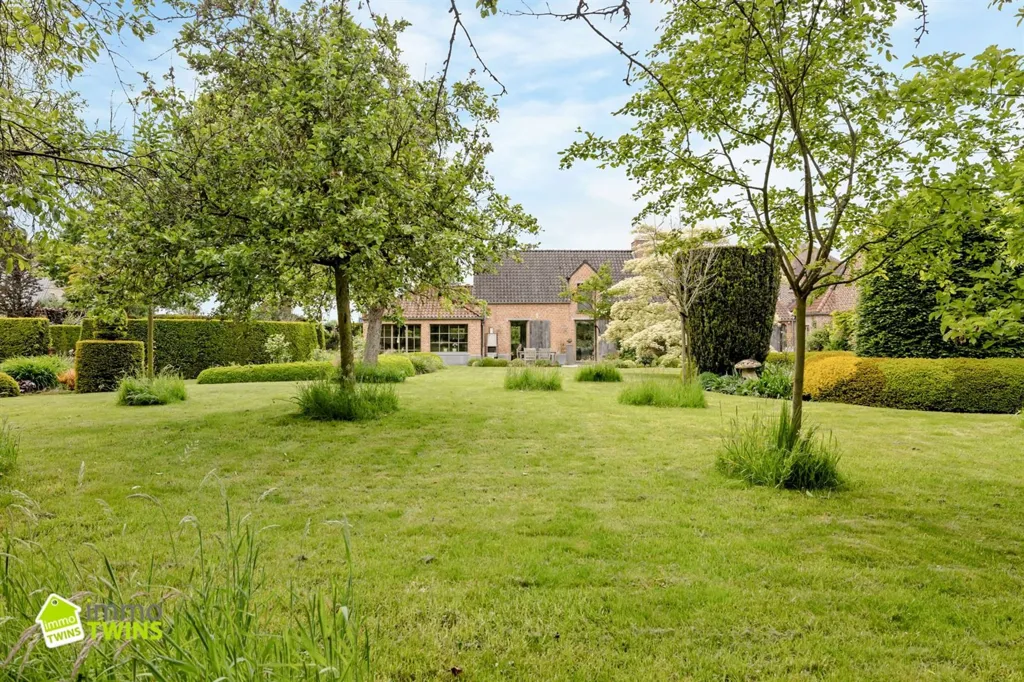 Aed - Renovated Patershoeve with Pool in Buggenhout