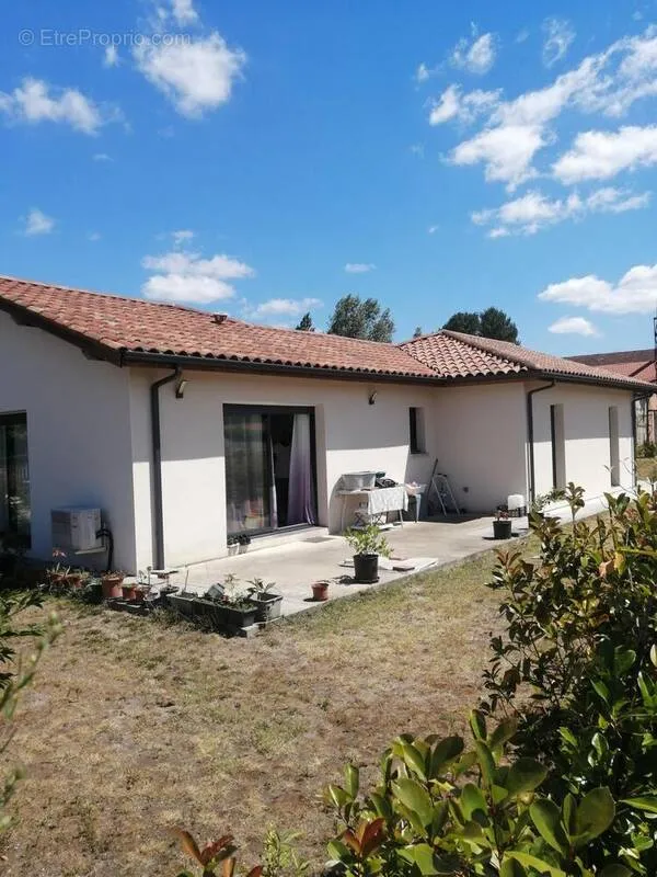 Außenansicht - Contemporary House with Garden in Luxey