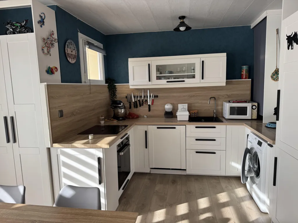 Köök - Renovated 2-Bed Flat with Balcony in Grau-du-Roi