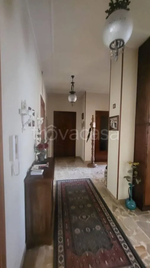 Esik - Central Apartment with Balcony in Canale