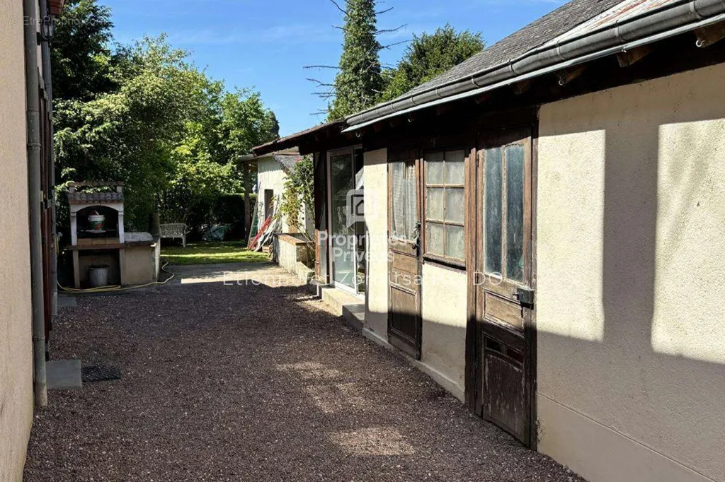 Jardin - Maison de Ville avec Jardin et Rivière à Vatan