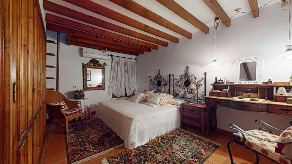Magamistoad - Detached House with Pool in Elche