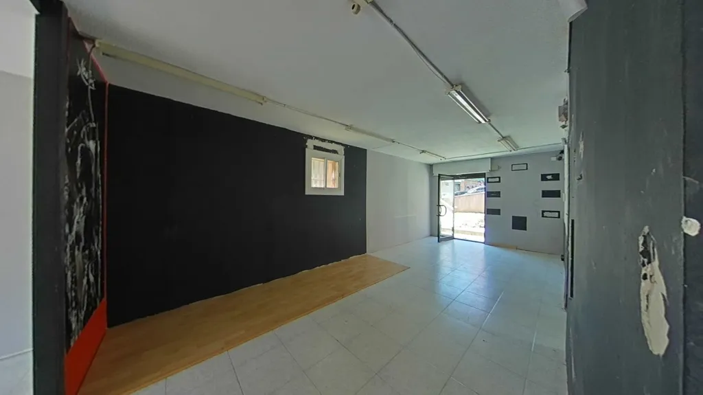 Hallway - Commercial Space in Badalona, Barcelona