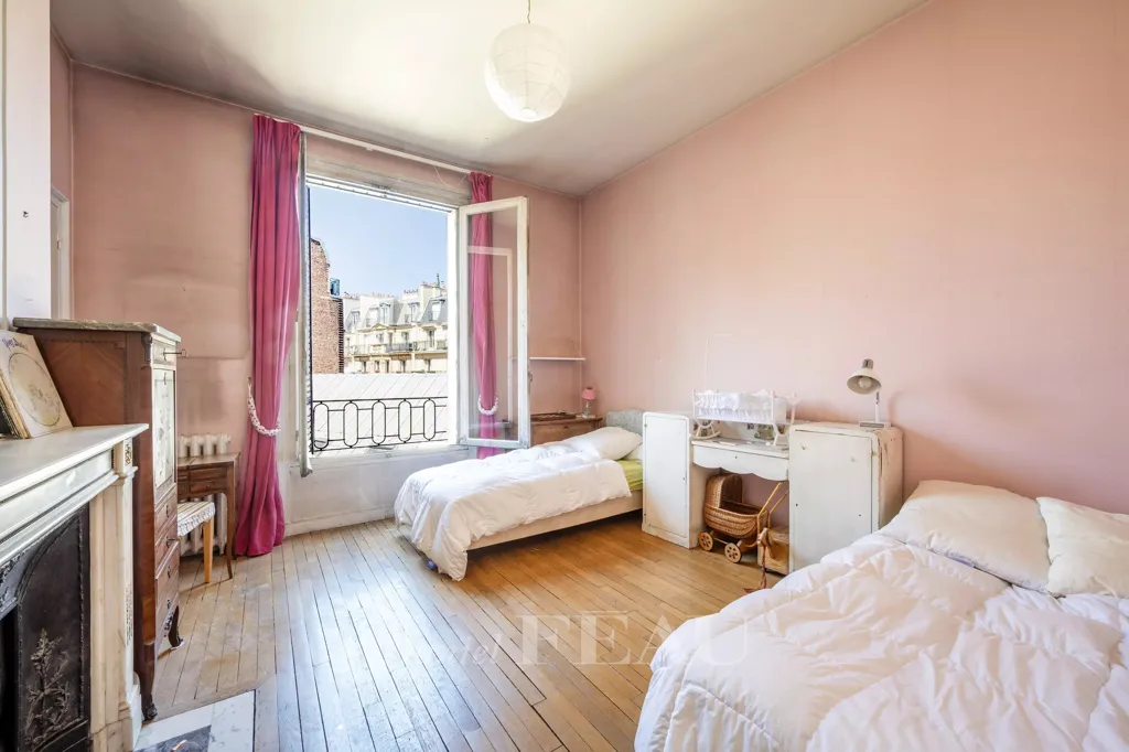 Magamistoad - 7-Piece Parisian Apartment with Garden Views