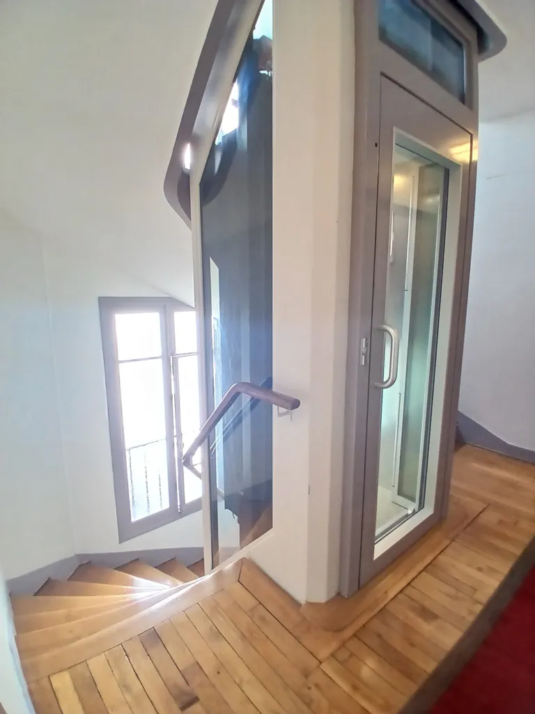 Pièces - Appartement 2 Pièces au Calme avec Ascenseur à Pyrénées