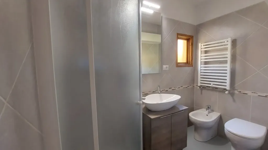 Vannitoad - Rustic 5-Bedroom Apartment in Florence
