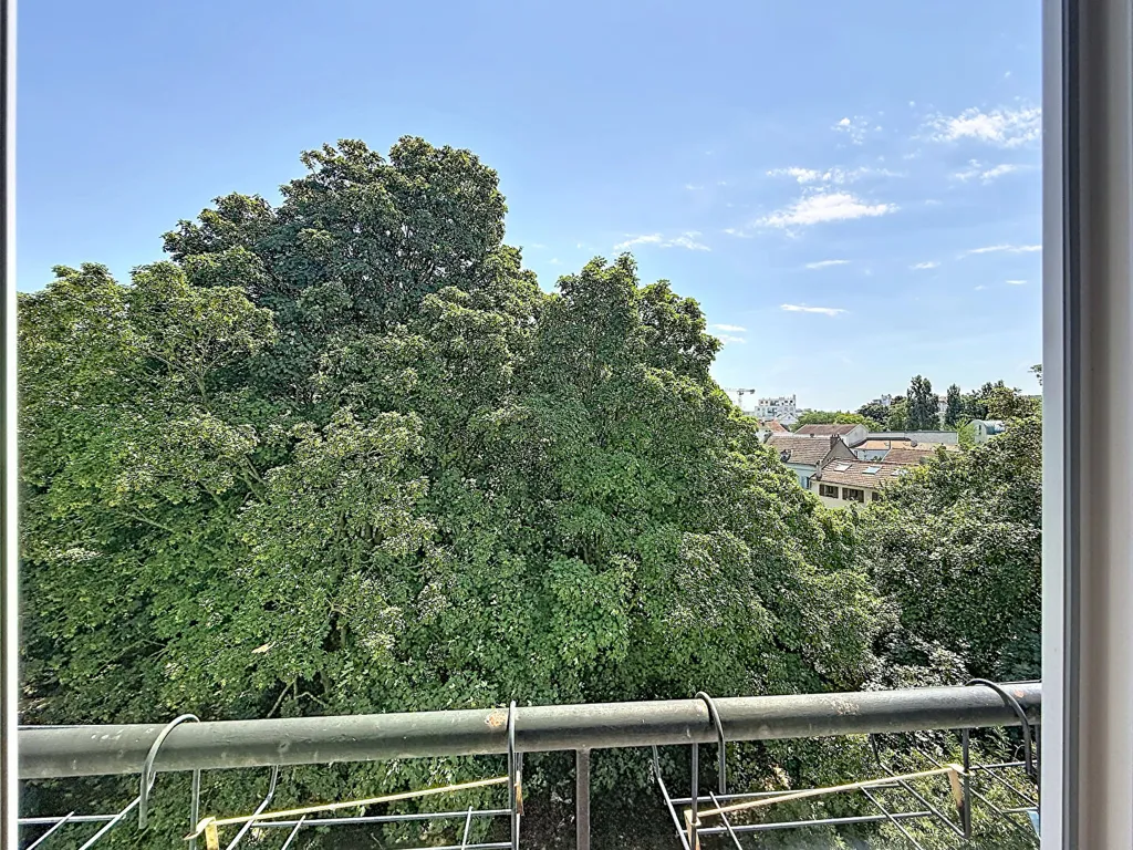 Rõdu - Spacious 2-Bedroom with Garden View in Montreuil