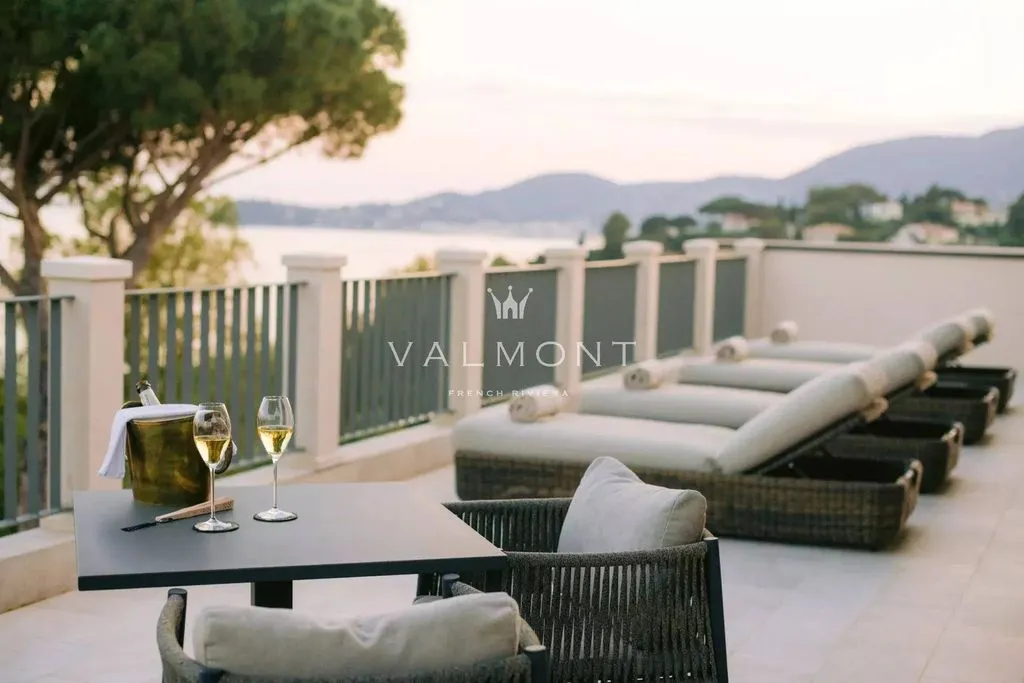 Terrace - Luxury Villa with Pool in La Croix-Valmer