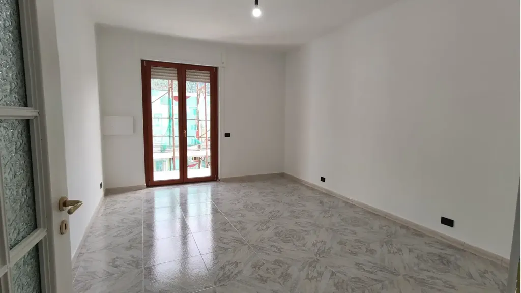 Pièces - Rear-Facing Apartment with Solarium in Solofra