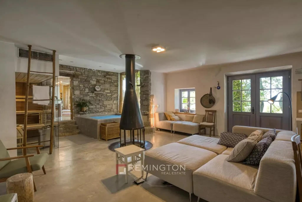 Elutuba - Villa with Extensive Building Land in Central Istria