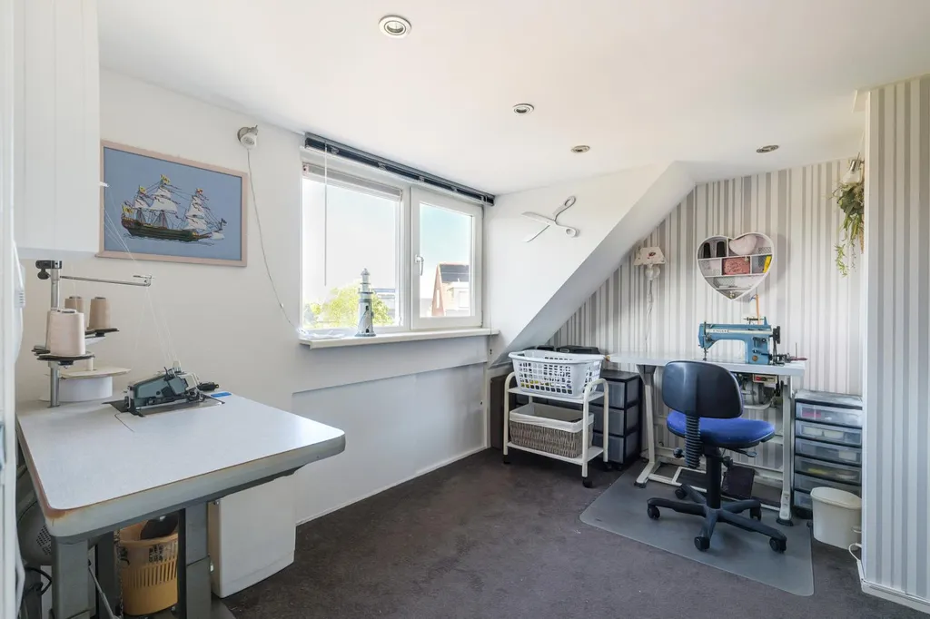 Bureau - Corner House with Overhang in Hoorn