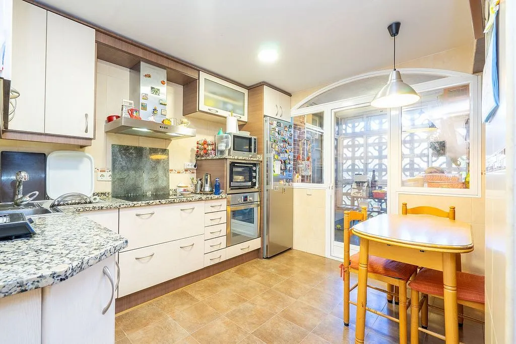 Köök - Apartment with Pool and Terrace in Móstoles