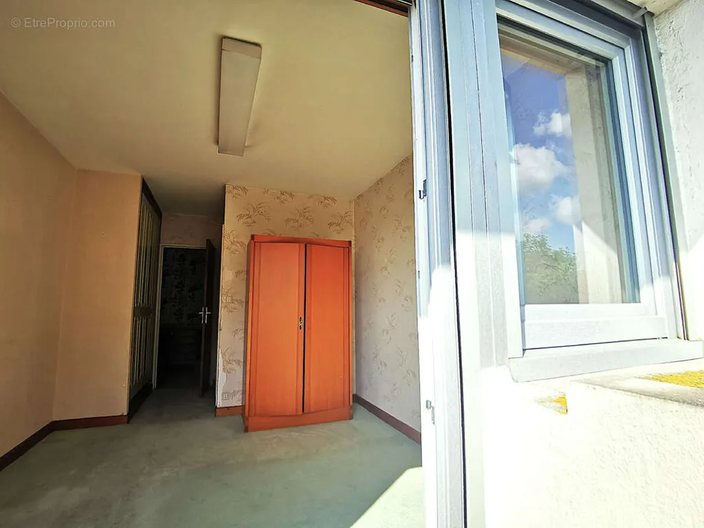 Esik - F5 Apartment with Balconies in Nancy