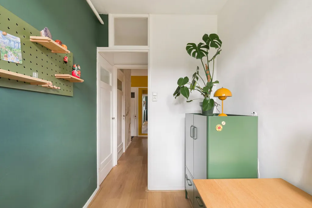 Entrée - 1940s Apartment with South-Facing Balcony in Blijdorp