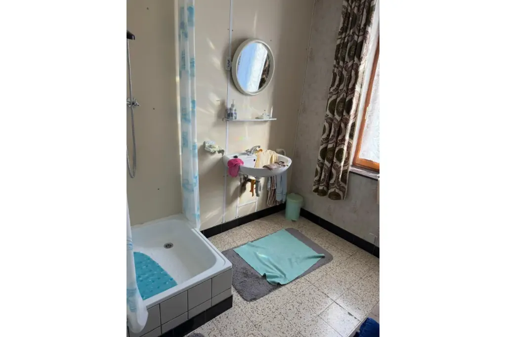 Salles de bain - Maison mitoyenne à rénover à Melen