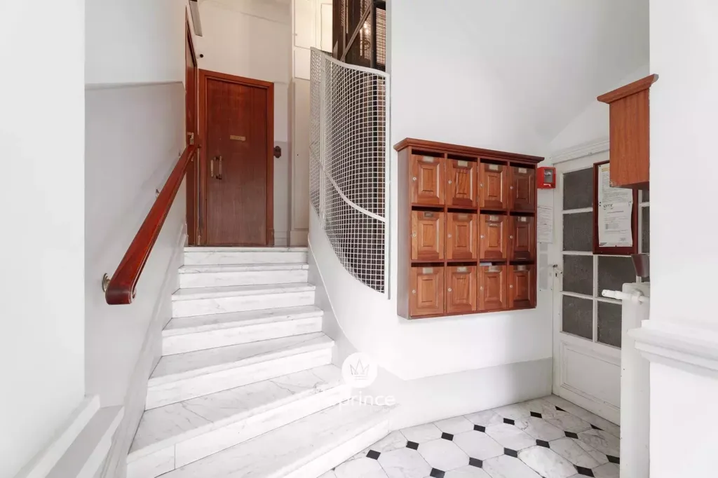 Esik - 3-Room Apartment in Belle Époque Building, Nice